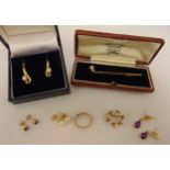 A quantity of 9ct gold to include a brooch, a tiepin, a ring and four pairs of earrings, approx