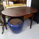 A Victorian mahogany drop leaf table, W100cm