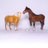 2 Beswick porcelain horse figures, largest length 23cm (2) The Huntsman has a broken right leg