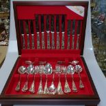 A Newbridge silver plated canteen of cutlery for 6 people (44 pieces), in fitted canteen