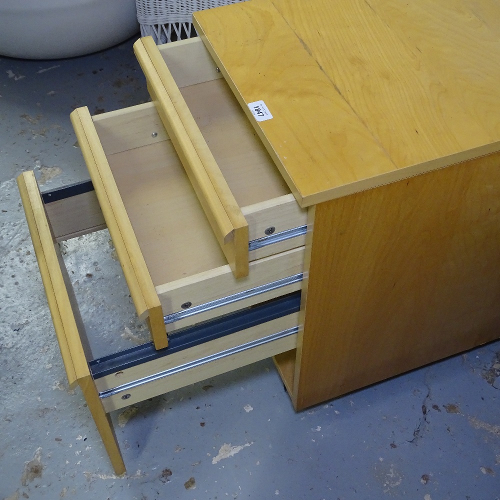 A modern beech 3-drawer office cabinet of small size, W40cm - Image 2 of 2