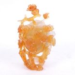 A Chinese carved and polished agate peach pot and cover, height 11cm