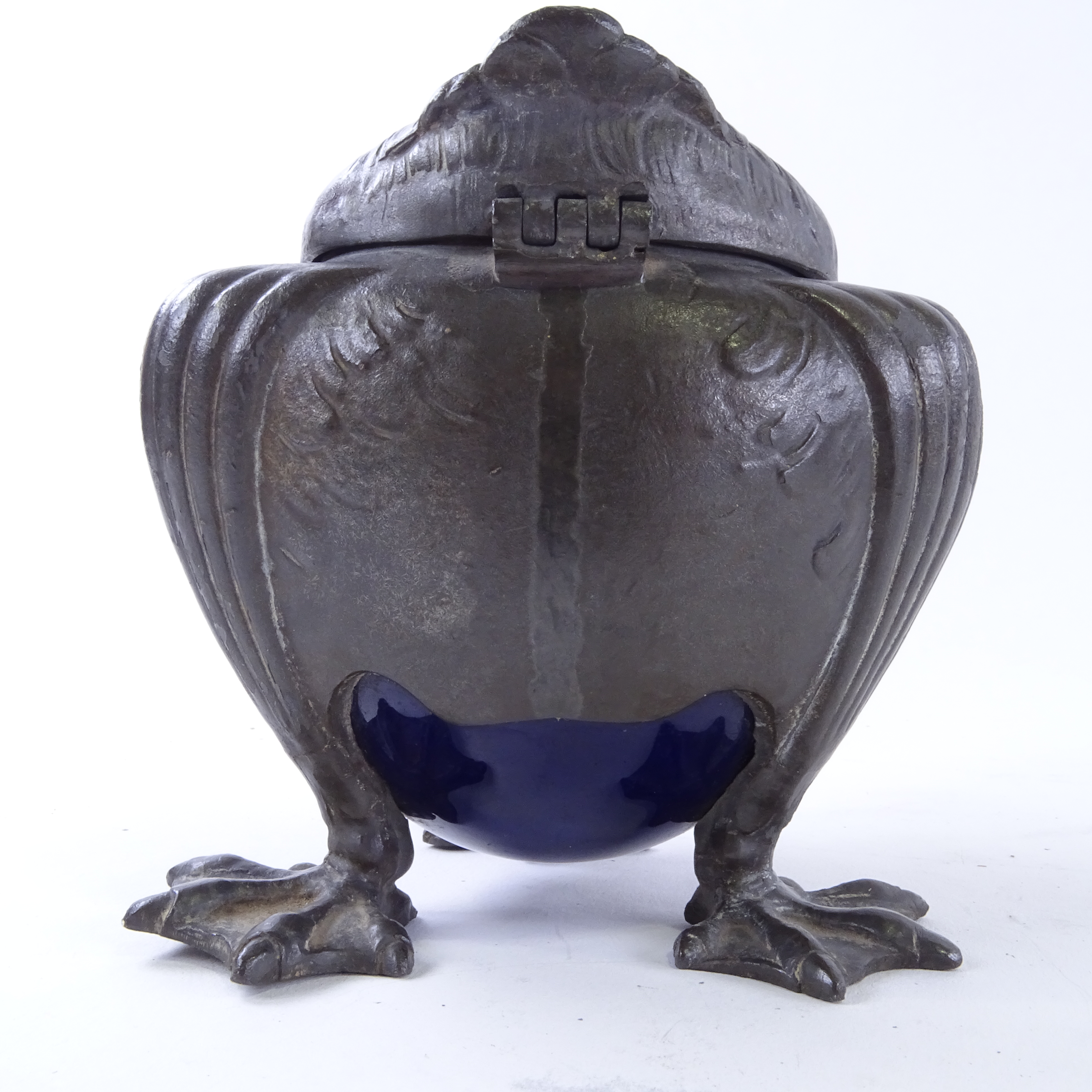 Attributed to Kayserzinn Jugendstil, a pewter inkwell, late 19th / early 20th century, grotesque - Image 3 of 3