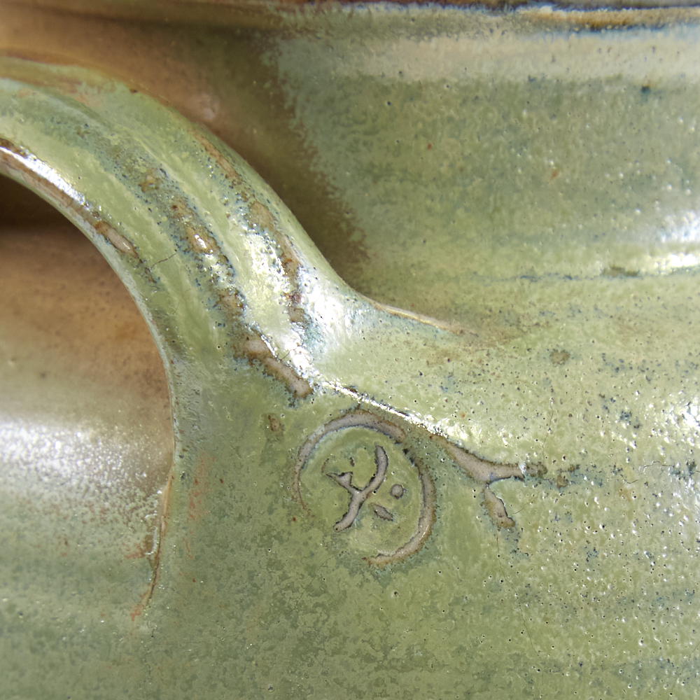 RAY FINCH (1914-2012) FOR WINCHCOMBE POTTERY, a studio pottery storage jar with iridescent green - Image 5 of 5