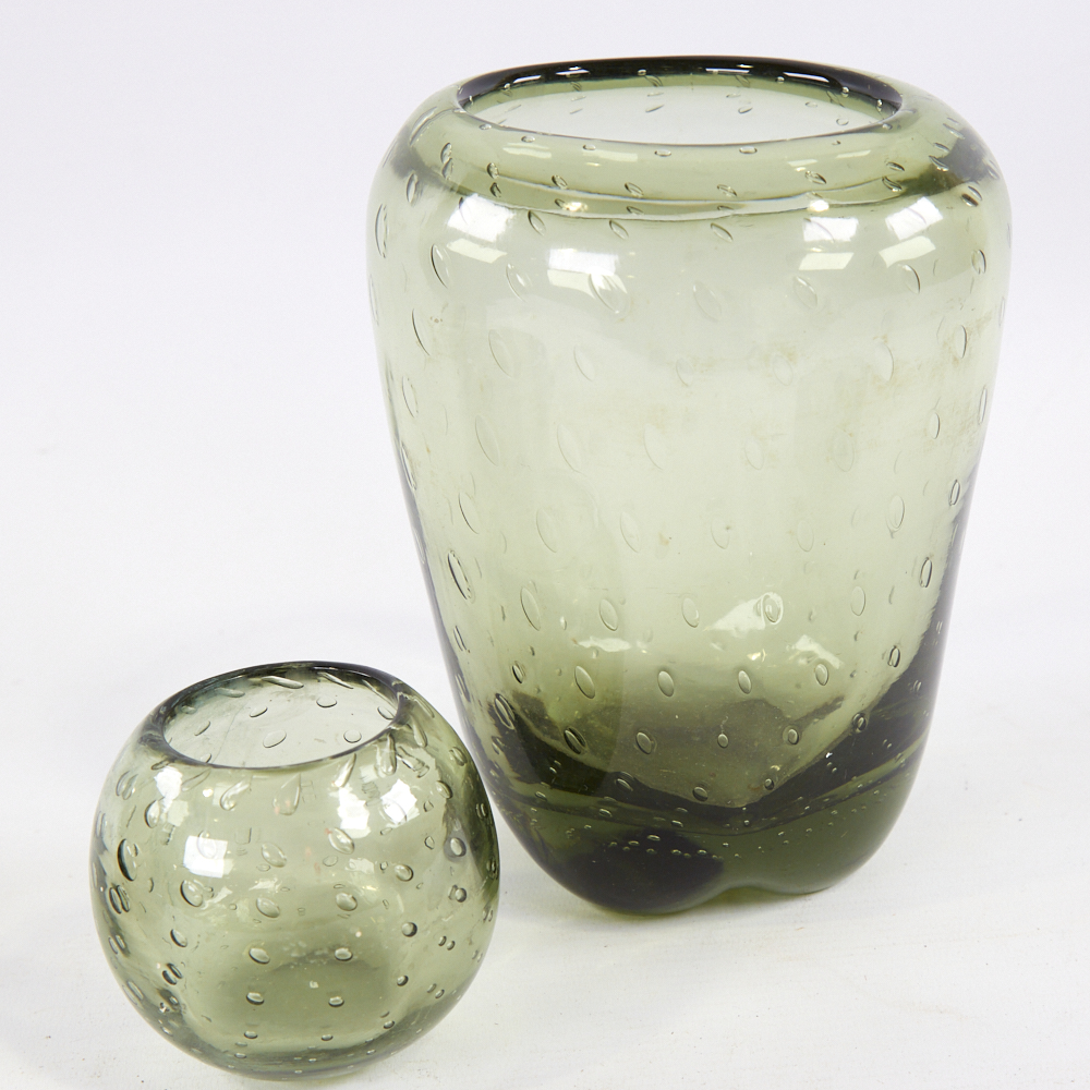 WILLIAM WILSON FOR WHITEFRIARS, a sea green, controlled bubble vase, and 4 other bubble glass - Image 3 of 4