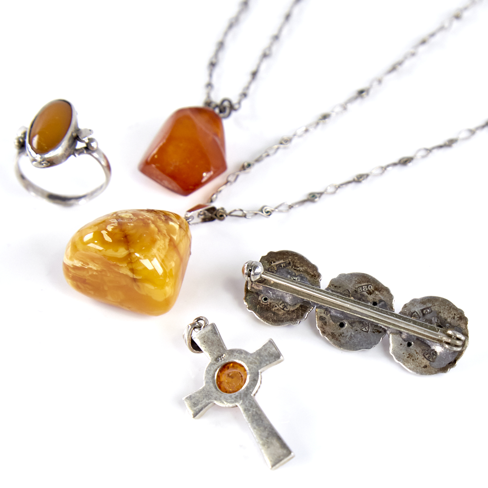 Various Baltic amber jewellery, including brooch, pendant necklace, ring etc, ring size N, 27.8g - Image 3 of 6