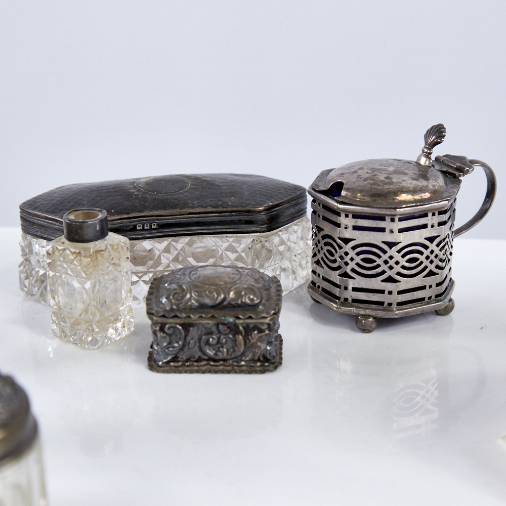 Various silver, including miniature embossed pillbox, mustard pot, dressing table jars etc Lot - Image 3 of 5