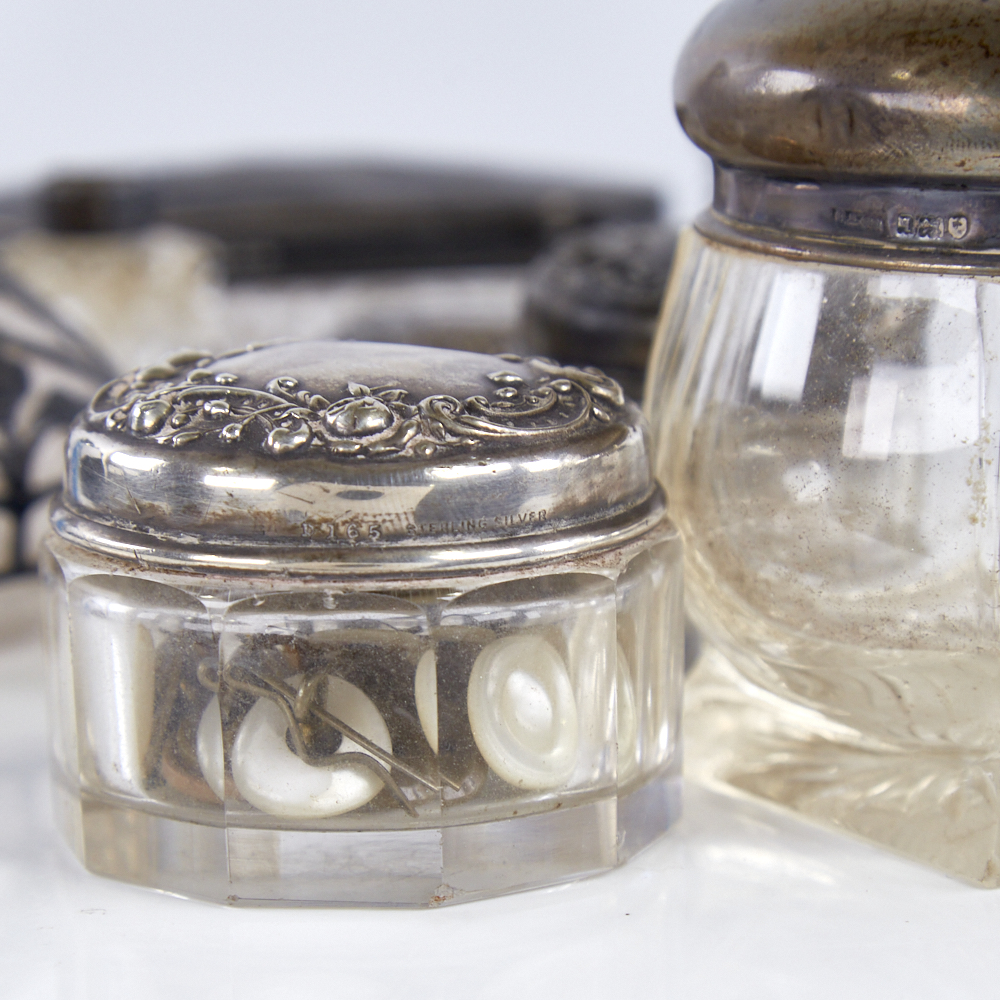 Various silver, including miniature embossed pillbox, mustard pot, dressing table jars etc Lot - Image 4 of 5