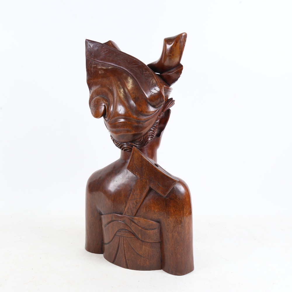 A wooden bust of an Eastern figure, height 40cm - Bild 2 aus 2