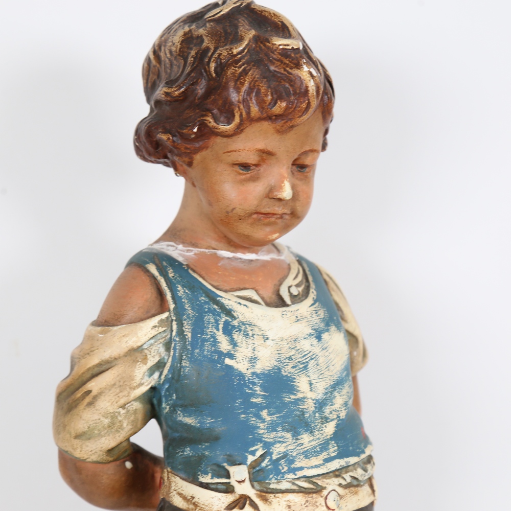 A Vintage Continental painted plaster figure of a child and frog (A/F) - Bild 2 aus 2