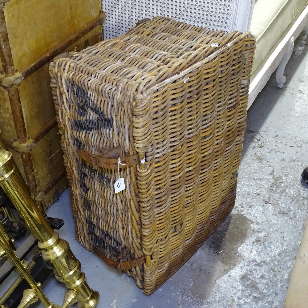 A Vintage wicker hamper, L78cm