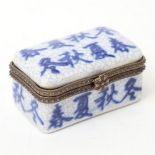 A small Chinese blue and white crackle glaze trinket box, character mark decoration, width 6.5cm