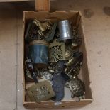 Various metalware, including tin spice box, horse brasses etc (boxful)