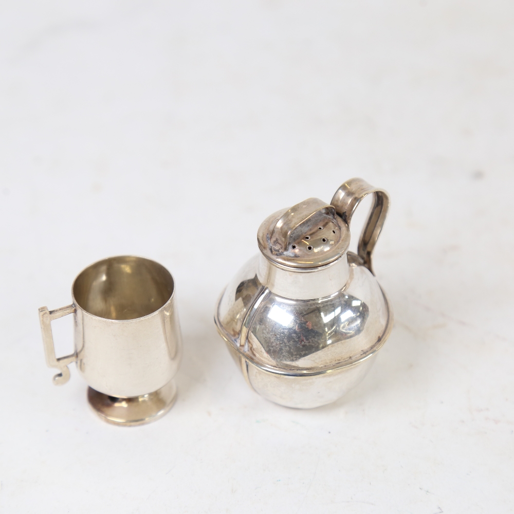 2 pieces of miniature silver, including pepperette and tankard, largest height 6cm (2)
