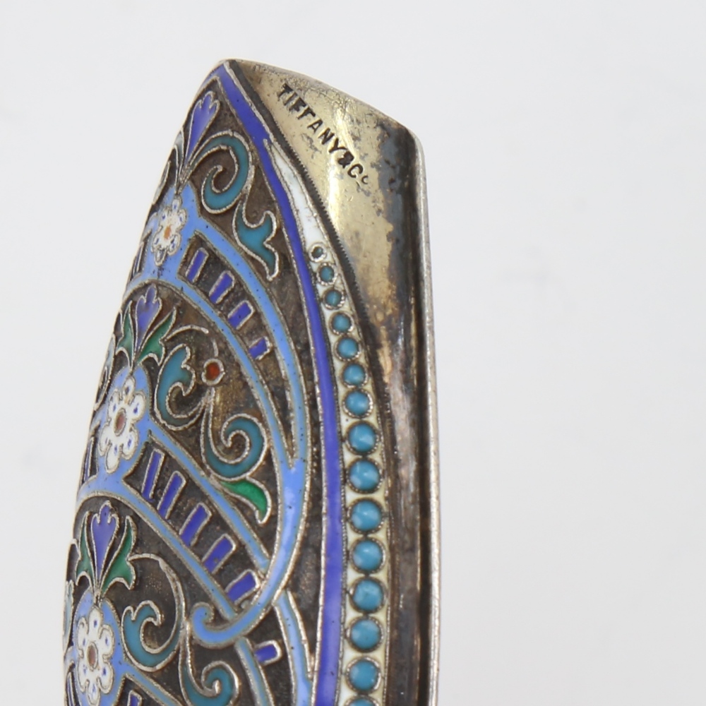 A Russian silver and champleve enamel sugar shovel, mark of Antip Kuzmichev of Moscow, made for - Image 4 of 5