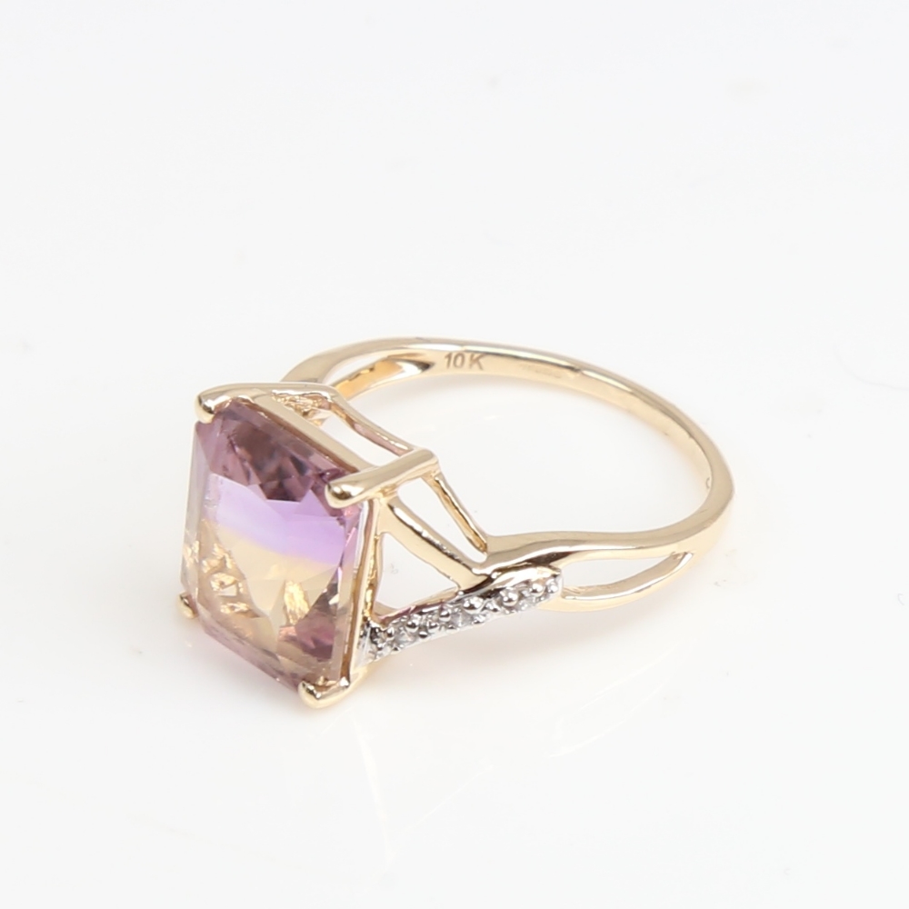 A modern 9ct gold ametrine and CZ dress ring, ametrine length 11mm, size L, 2.5g No damage or - Image 3 of 5
