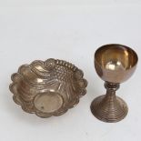 A small German silver goblet and a Continental silver shell dish, goblet height 10.5cm, 4oz total (