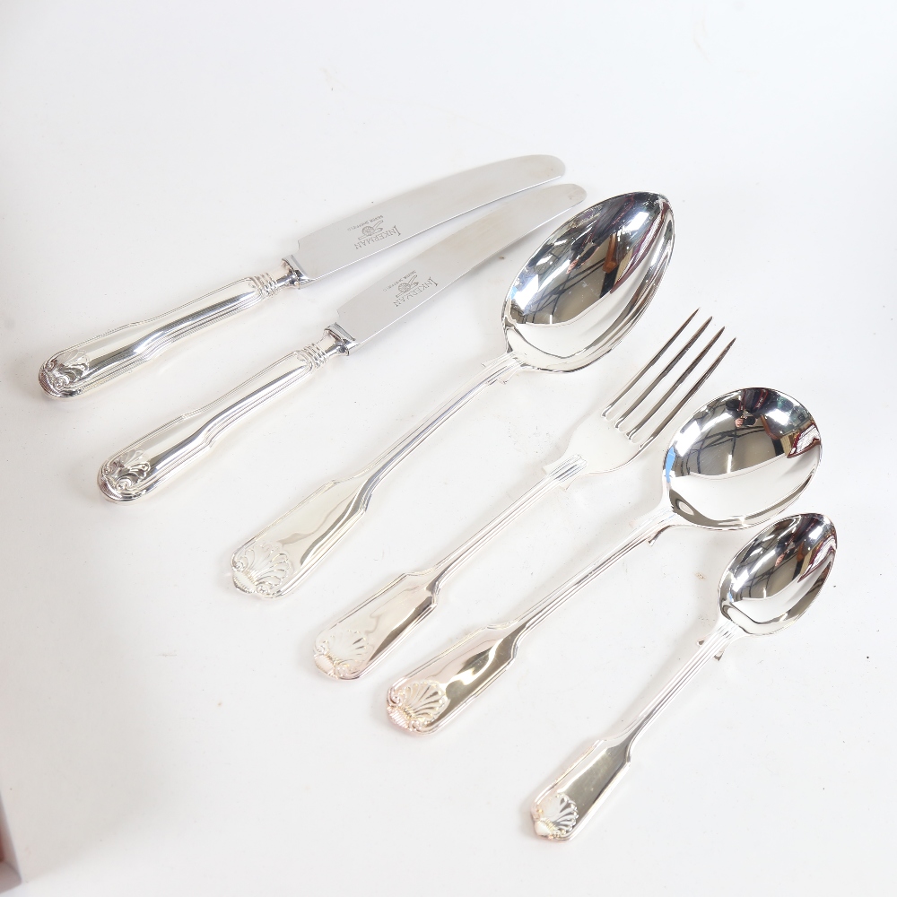 An unused Inkerman Fiddle Thread and Shell pattern silver plated canteen of cutlery for 6 people, in - Image 2 of 2