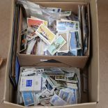 A large quantity of loose Vintage cigarette cards (boxful)