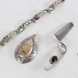 Various jewellery, including Peruvian silver and 18ct gold brooch, Mexican fold brooch etc (3)