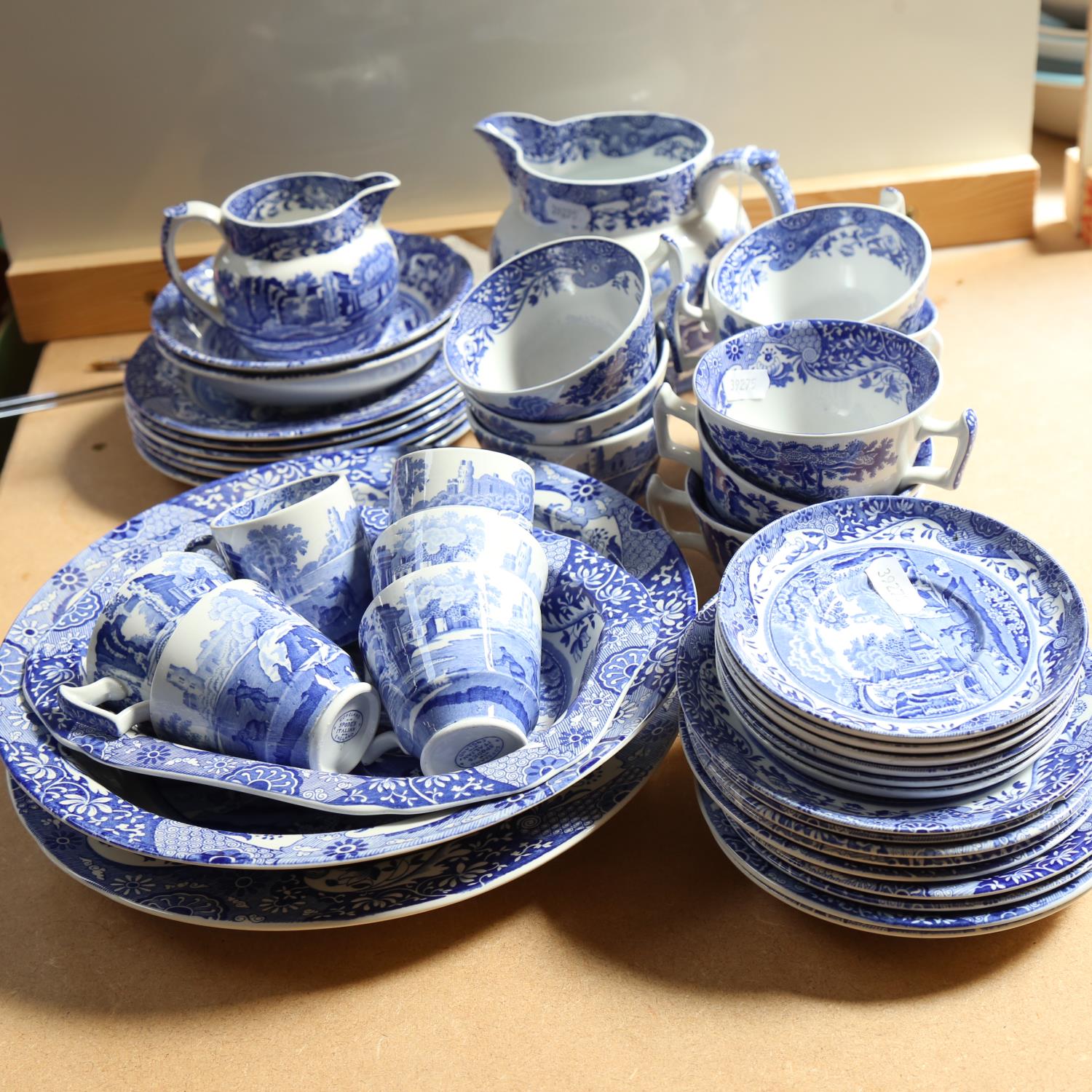 Spode Italian pattern coffee cups and saucers, tea cups and saucers, jugs and bowls