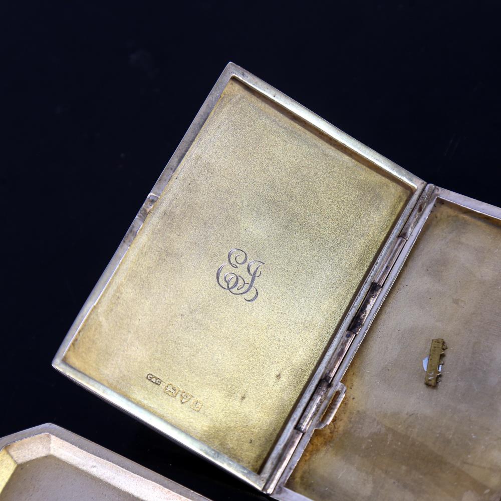 2 George V silver cigarette cases, makers include Boots Pure Drug Company and Charles & Cohen, - Bild 3 aus 5