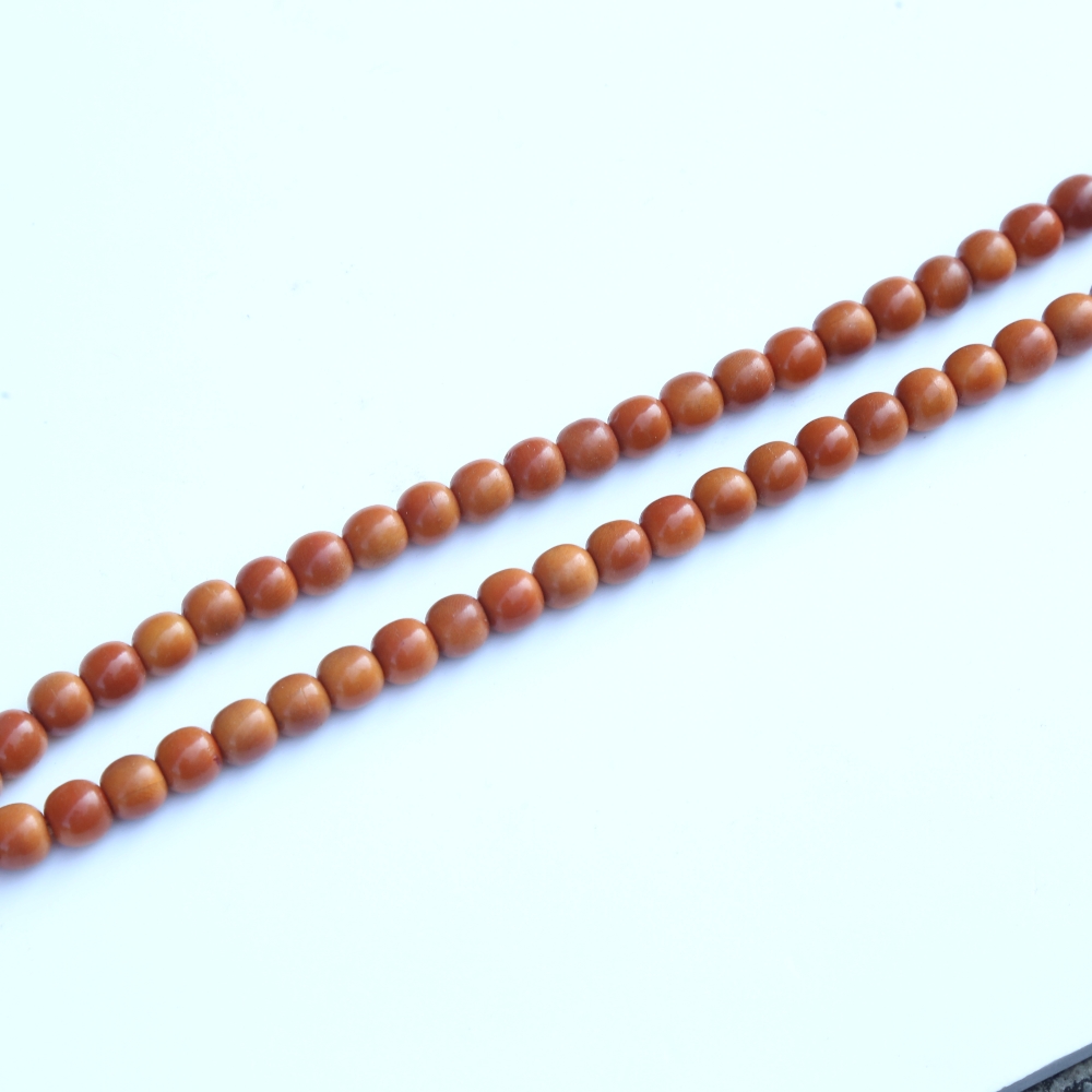 A string of honey coloured natural horn beads, possibly rhino horn - Image 6 of 20