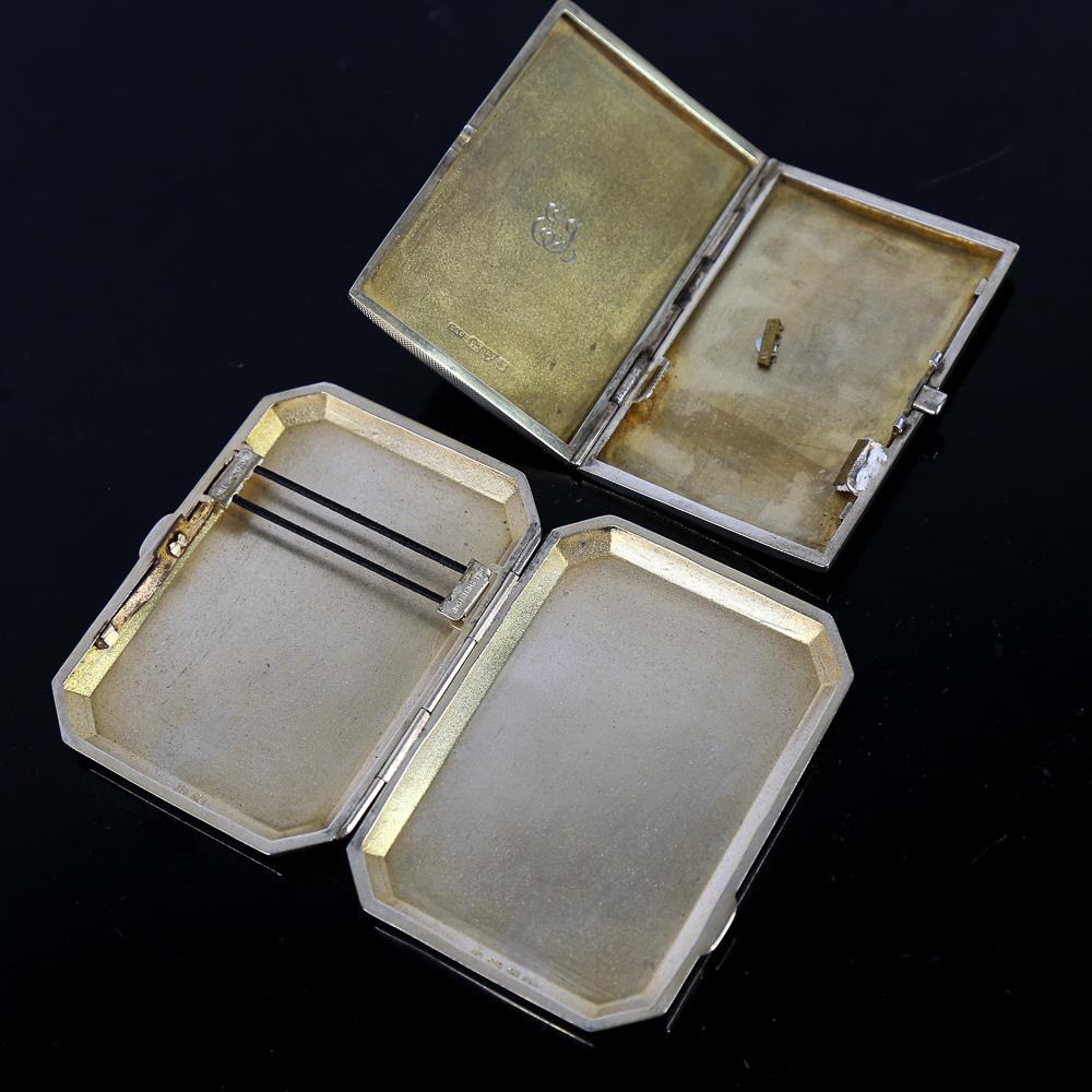 2 George V silver cigarette cases, makers include Boots Pure Drug Company and Charles & Cohen, - Bild 2 aus 5
