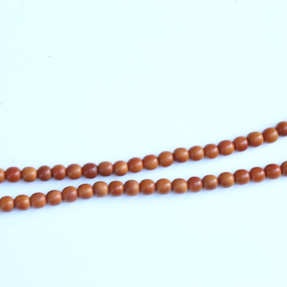 A string of honey coloured natural horn beads, possibly rhino horn - Image 9 of 20