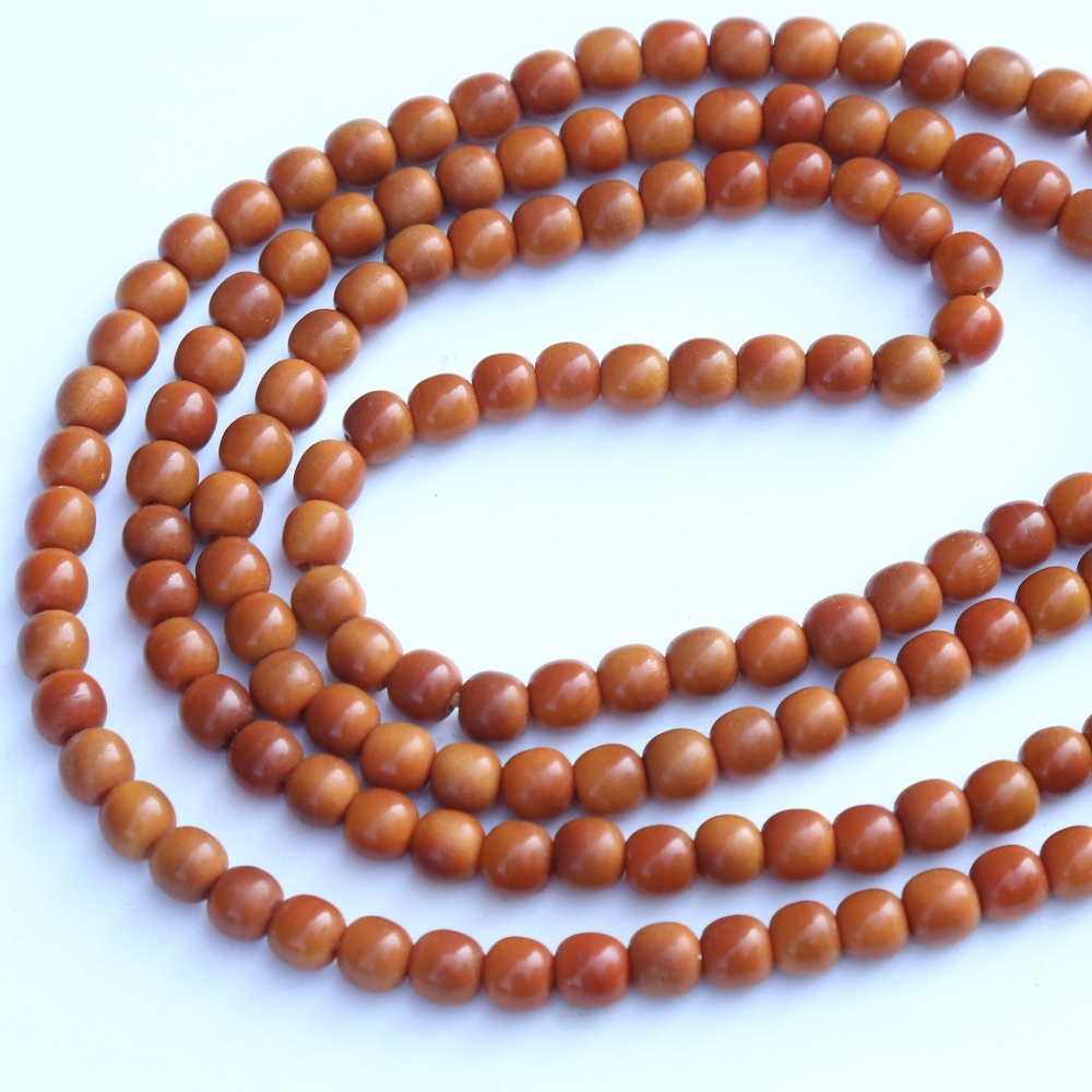 A string of honey coloured natural horn beads, possibly rhino horn - Image 17 of 20