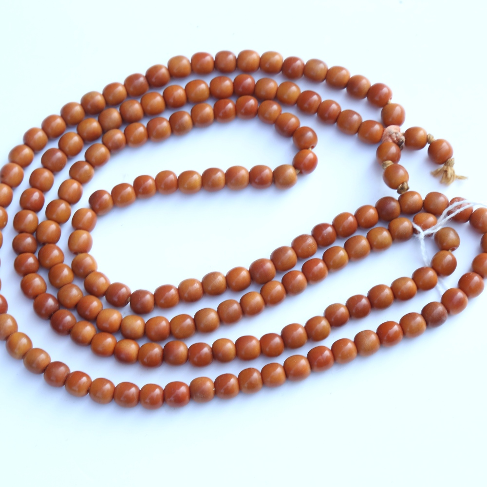 A string of honey coloured natural horn beads, possibly rhino horn - Image 15 of 20