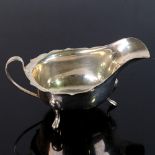 A mid-20th century silver sauce boat by Viner's Ltd, hallmarks Sheffield 1960?, length 15cm, 3.3oz