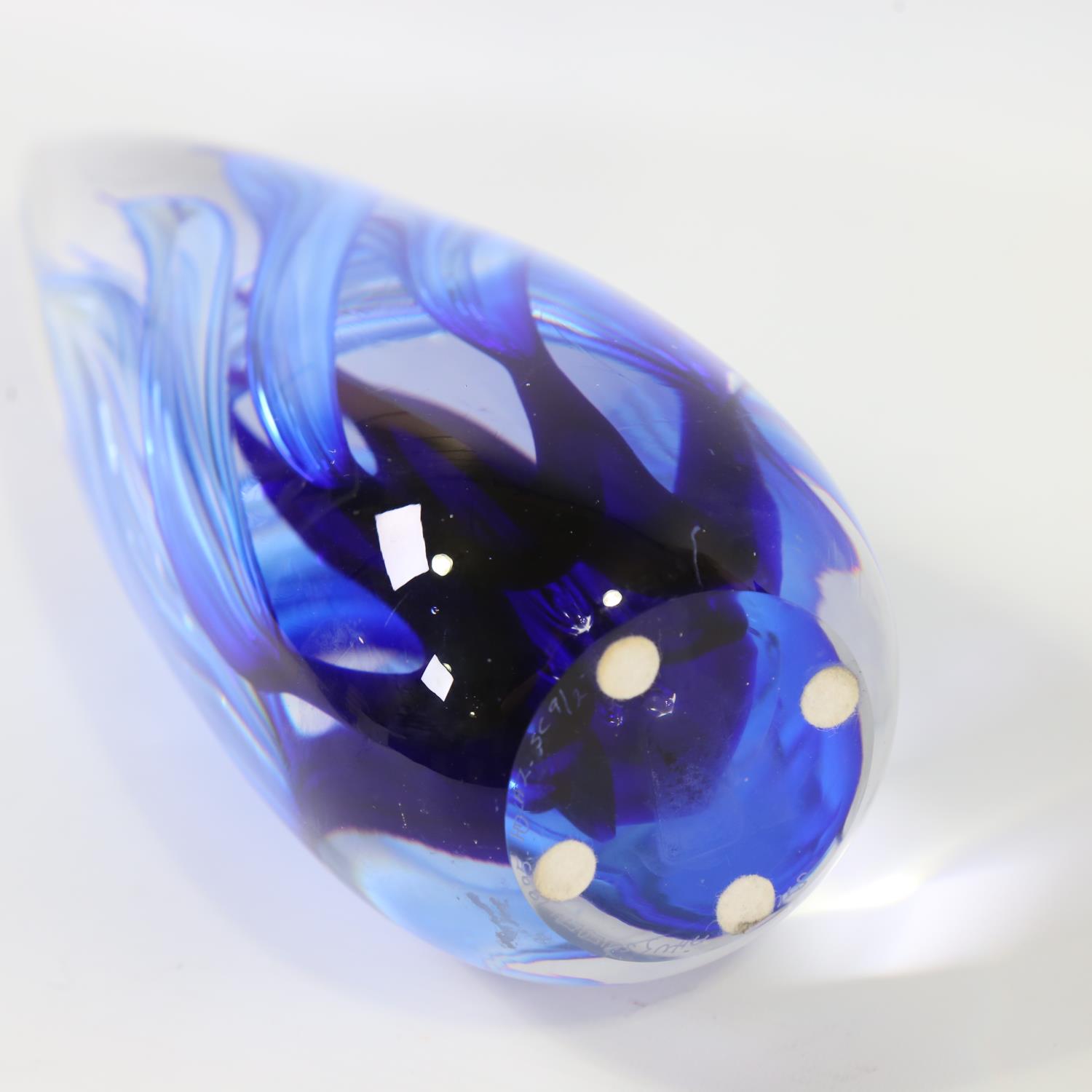 HANNE DREUTLER & ARTHUR ZIRNSACK for STUDIO AAHUS - Swedish glass sculpture with blue flames, height - Image 4 of 4