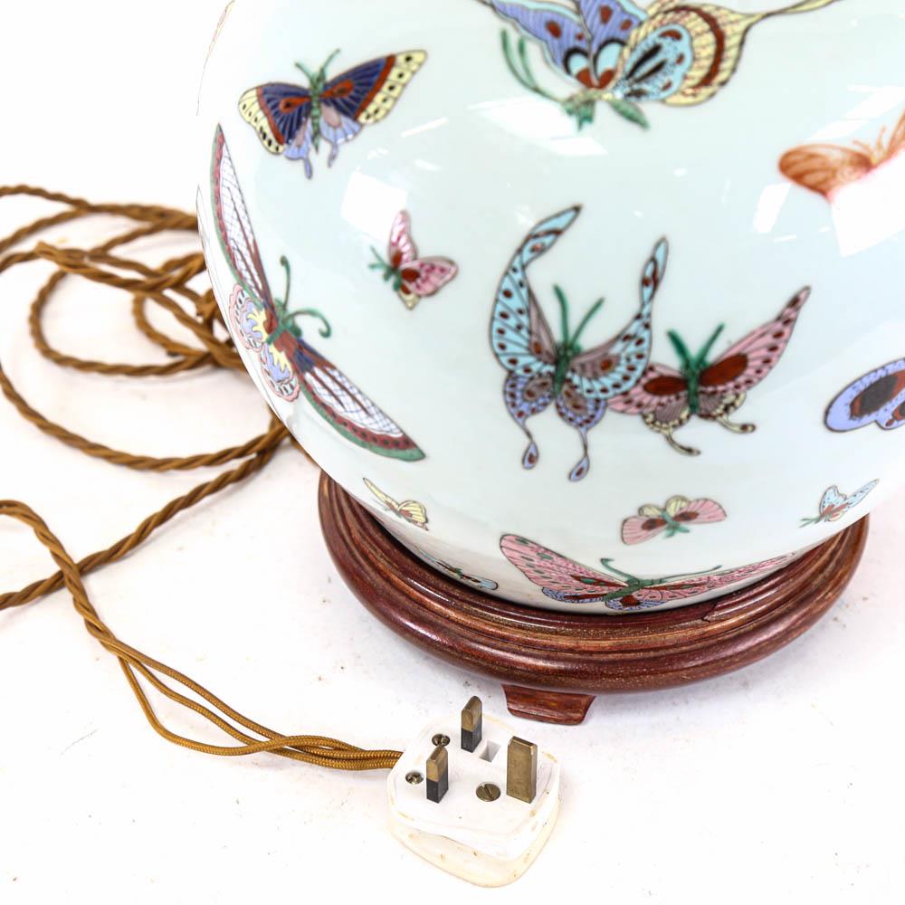 Chinese ceramic butterfly design table lamp, on wooden stand, height 34cm including fitting - Image 2 of 2