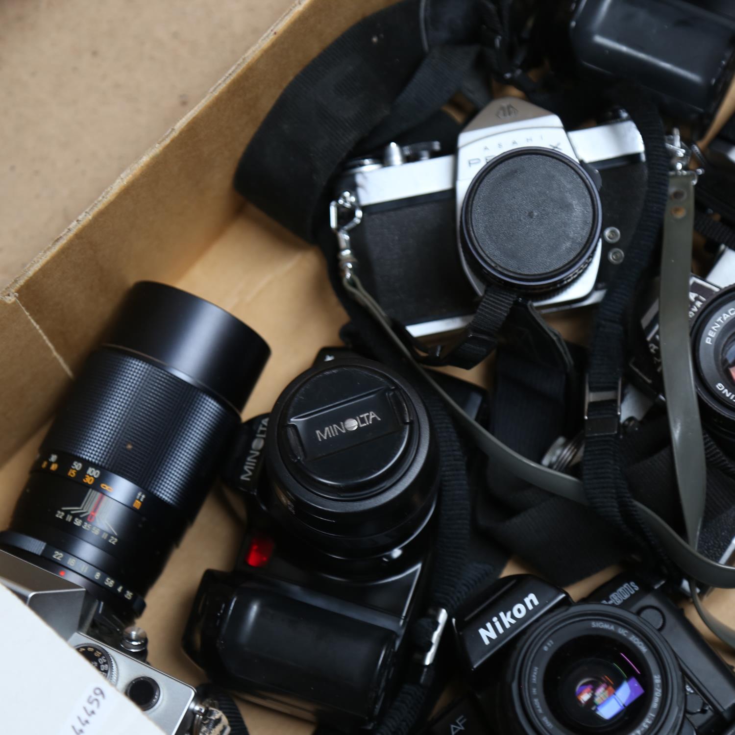 Various Vintage cameras, including Pentax SP500 35mm single lens reflex camera, Praktica MTL3 - Image 2 of 2