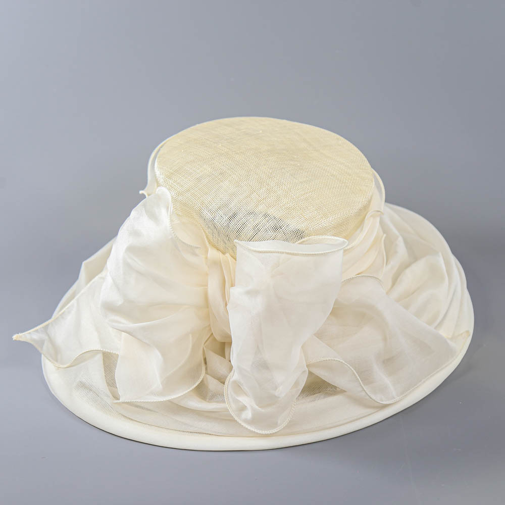 Ivory large brim occasion hat, with bow detail, no maker's label, internal circumference 55cm, - Image 6 of 7