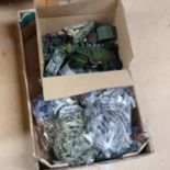 A quantity of plastic toy soldier figurines, Airfix tanks and vehicles etc (boxful)