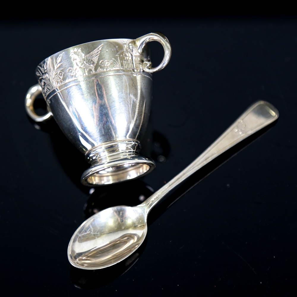 ASPREY - a cased George V silver egg cup and spoon set, engraved chick decoration, by Asprey & Co - Image 3 of 4