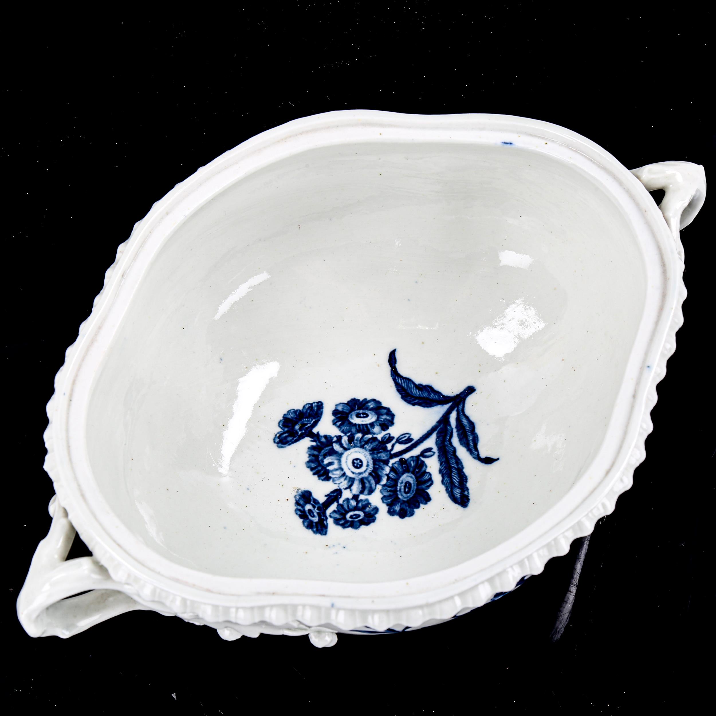 An 18th century Worcester blue and white porcelain tureen and cover, circa 1770, cabbage rose - Image 3 of 3