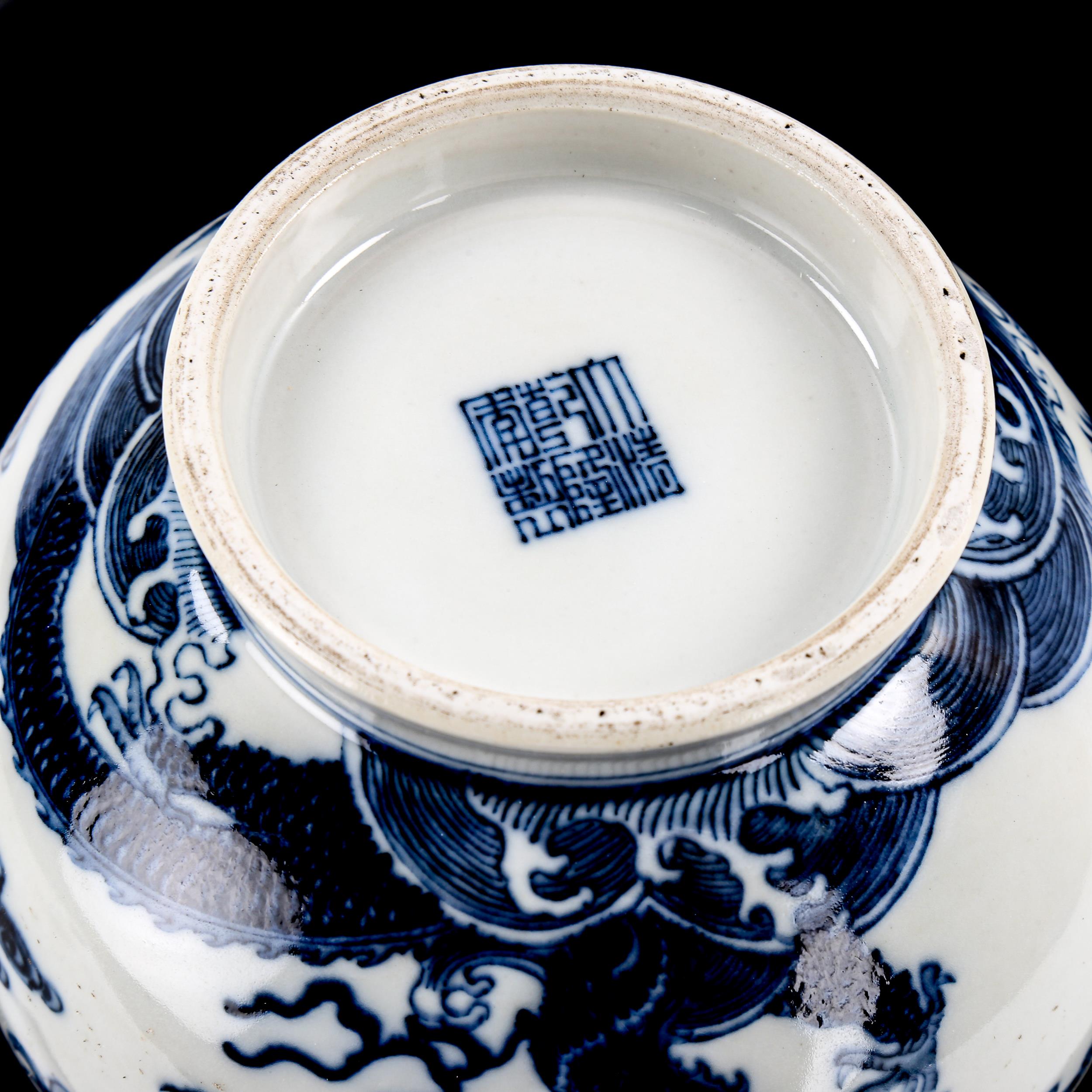 A Chinese blue and white porcelain garlic-neck vase, painted seal mark, height 28cm - Image 3 of 3