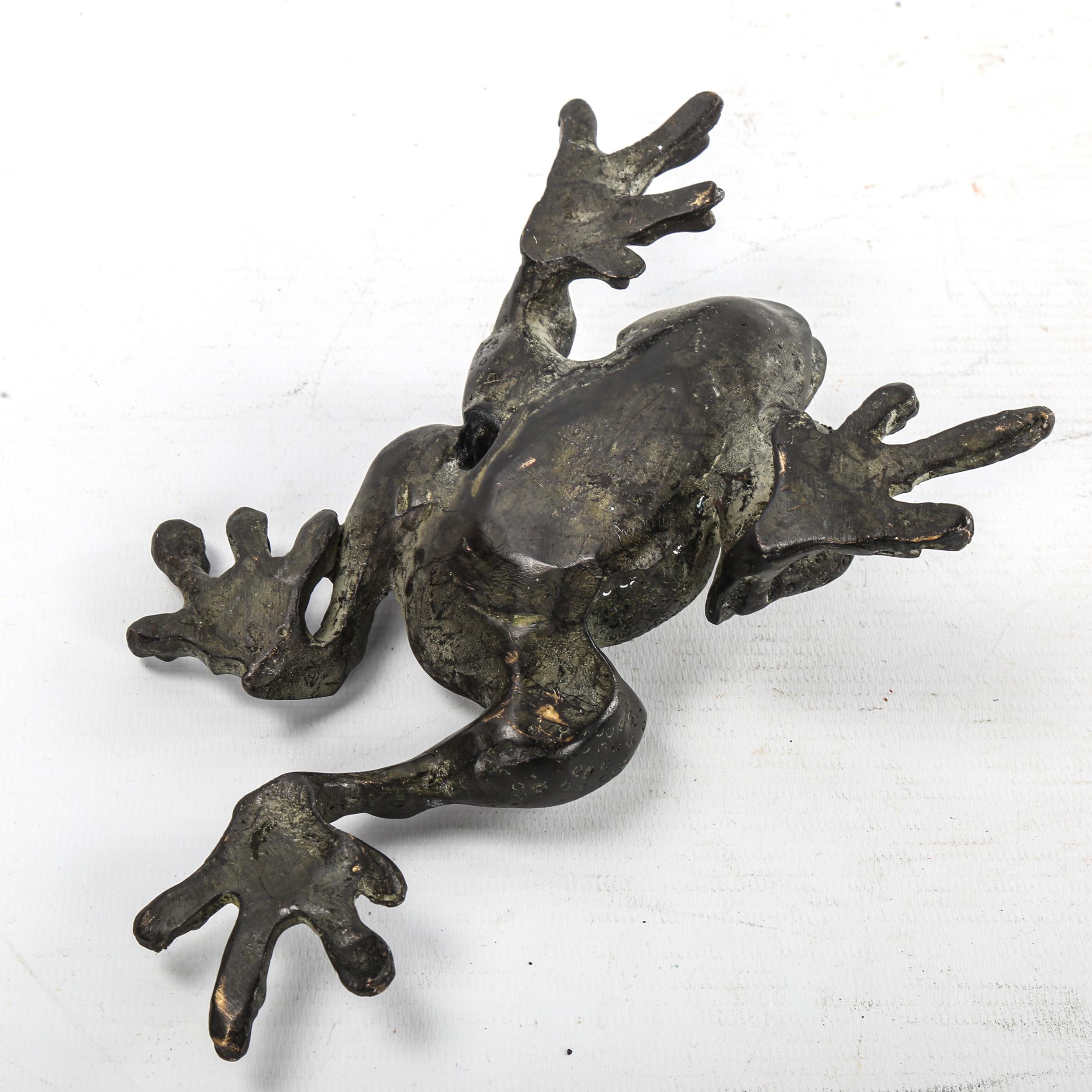 A patinated bronze frog, length 19cm - Image 2 of 3