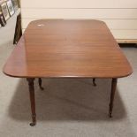 A Georgian mahogany drop leaf extending dining table, with reeded edge, raised on 6 ring turned legs