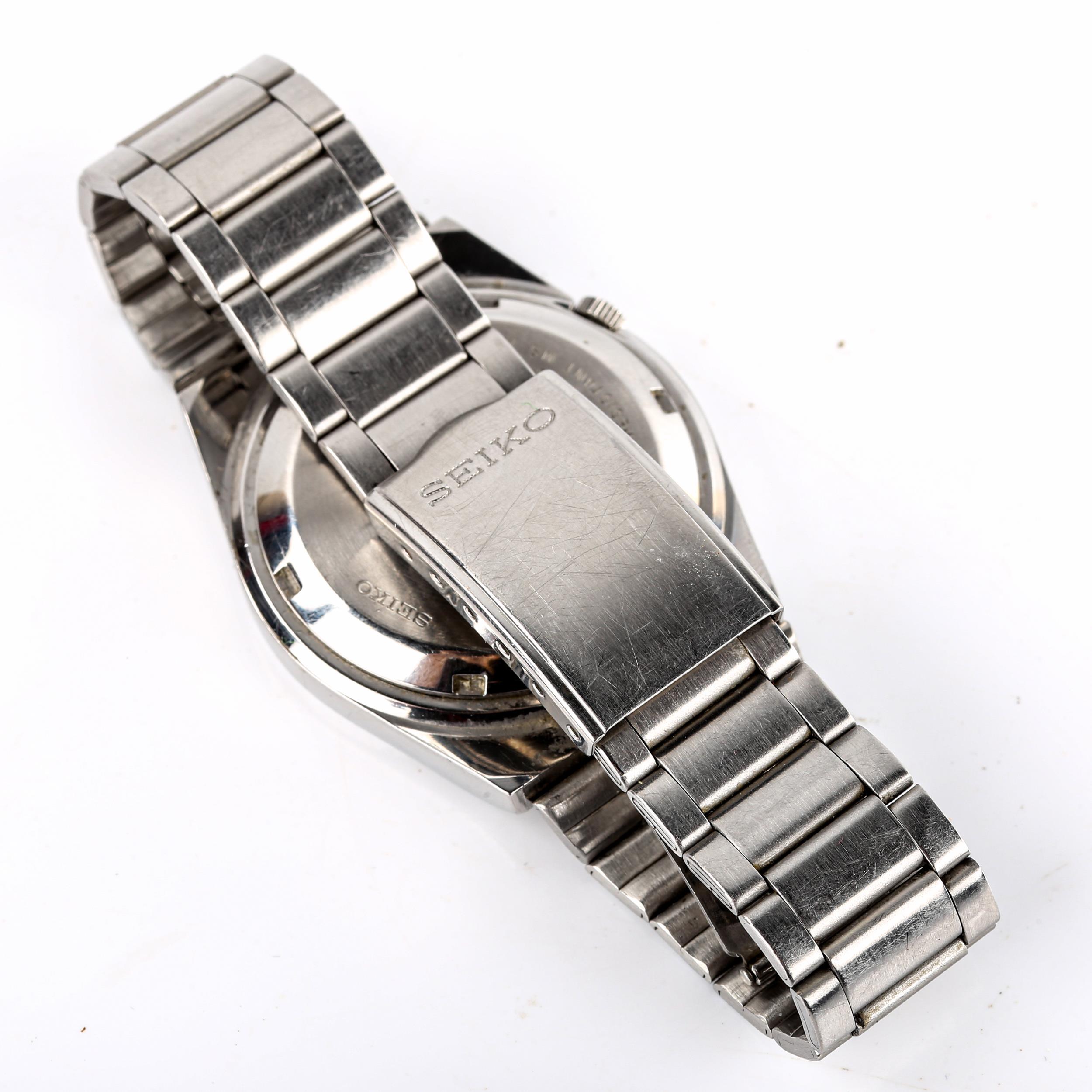 SEIKO 5 - a Vintage stainless steel automatic bracelet watch, ref. 7S26-3130, dark grey dial with - Image 3 of 5