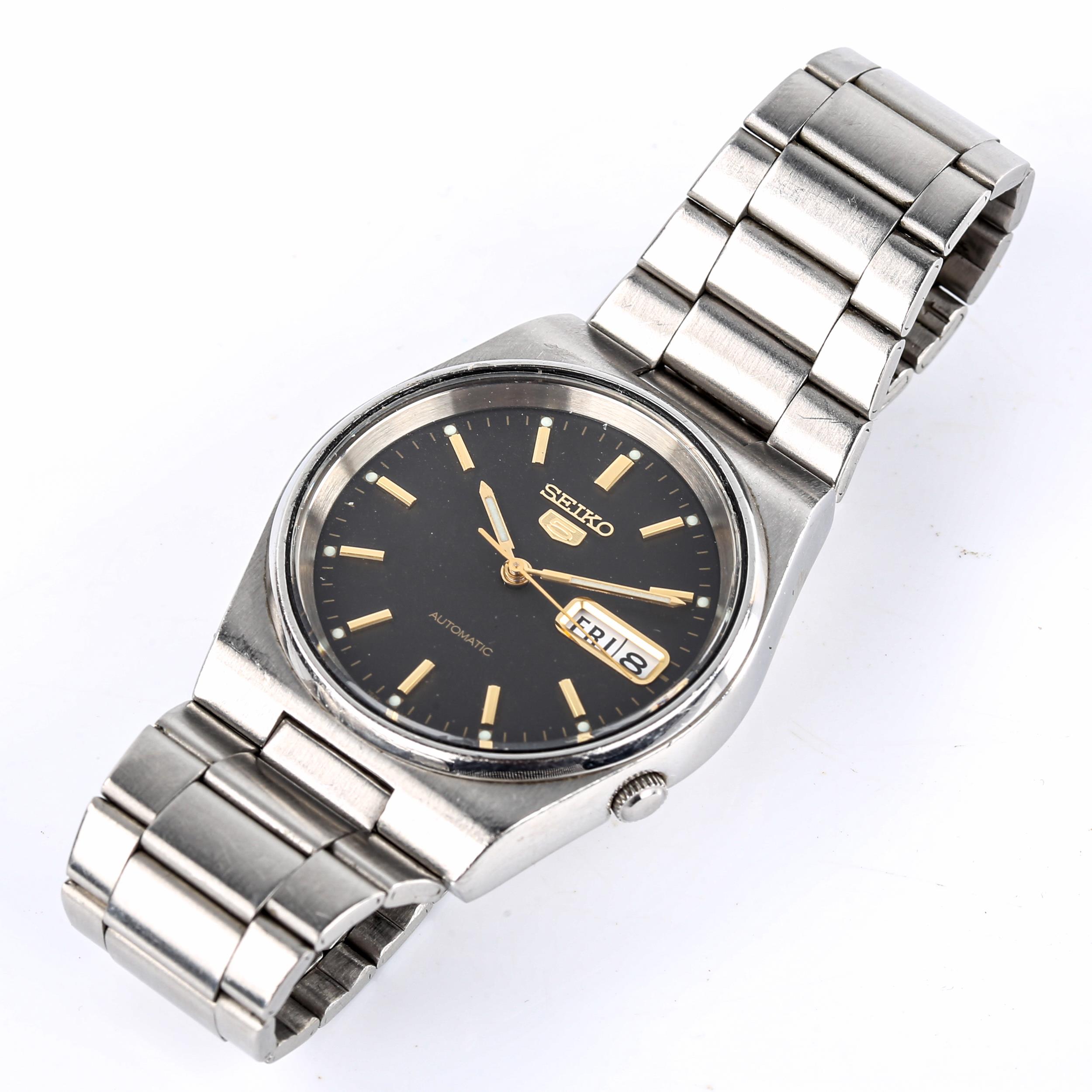 SEIKO 5 - a Vintage stainless steel automatic bracelet watch, ref. 7S26-3130, dark grey dial with - Image 2 of 5