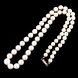 A Vintage graduated single-row pearl necklace, with 9ct gold clasp, pearls measure 5.9mm to 9.1mm,