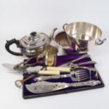 Victorian silver plated cased fish servers, 2 Harrods pistol grip knifes, plated teapot, tankard etc