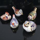5 Royal Crown Derby porcelain bird figures, including Red Legged partridge with gold button, Crested