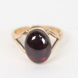 An 18ct gold and cabochon garnet set ring, size L