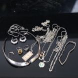 A collection of 925 silver jewellery, to include pendant and chains, a citrine set ring, a neck