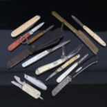 A group of various pocket and hunting knifes, including fruit knives (boxful)